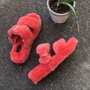 Rand new hot pink fluffy ugg slippers/sandals